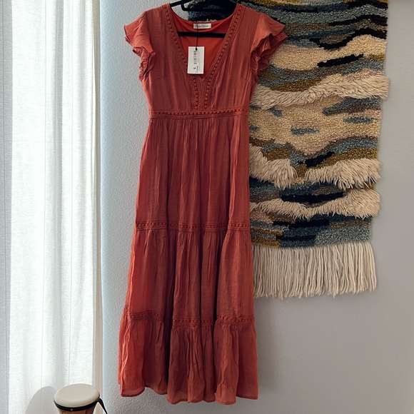 Maison Garrison Sofia Lace Crepe Tiered Short Sleeve in Rust Maxi Dress - Picture 2 of 8